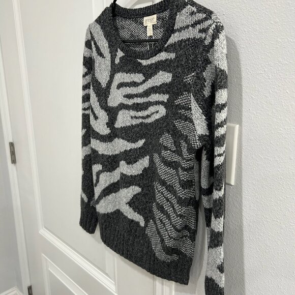 Greige Womens Zebra Print Sweater Crewneck Long Sleeve Size Medium Cozy NWT - Picture 3 of 10